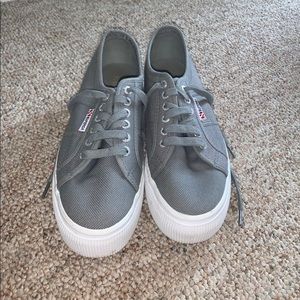 Gray supergas